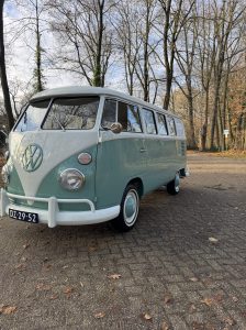 voorkant-oldtimer-volskwagen-busje