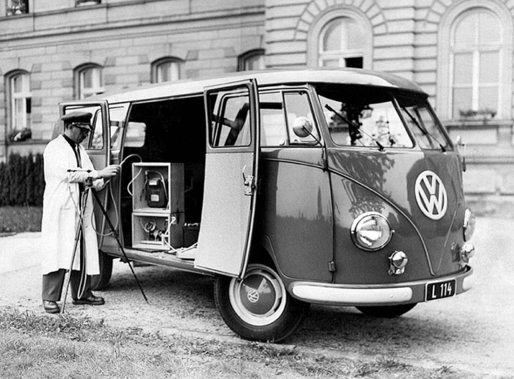 volkswagen-oldtimer-bus-zwart-wit